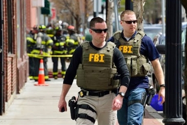 FBI captures a Top 10 Most Wanted fugitive in Los Angeles!