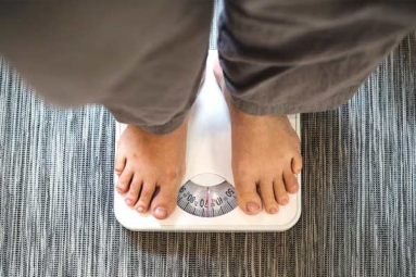 Jaggery Vs Honey: Which is better for Weightloss? Jaggery Vs Honey: Which is better for Weightloss?