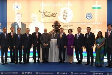 Thoughts and Ideals of Gandhi Have Power to Overcome Menace of Terrorism &amp; Climate Change: PM Modi