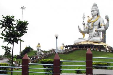 Five best places to visit in Karnataka },{