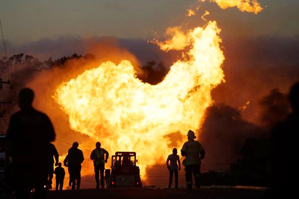 Gas pipeline explosion in California, 4 critical },{Gas pipeline explosion in California, 4 critical 