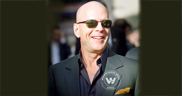 Bruce Willis can't stay away from his girls},{Bruce Willis can't stay away from his girls