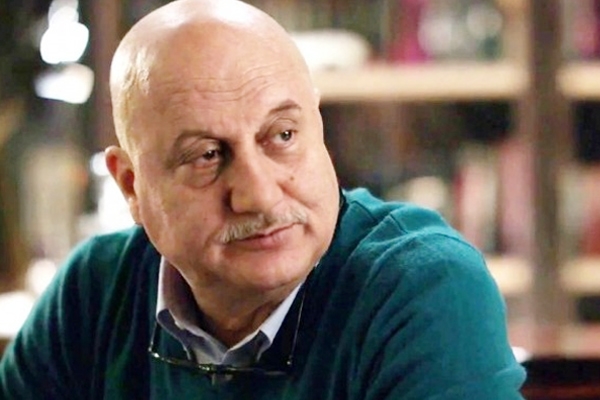 Pakistan envoy Abdul Basit offers visa to Anupam Kher},{Pakistan envoy Abdul Basit offers visa to Anupam Kher