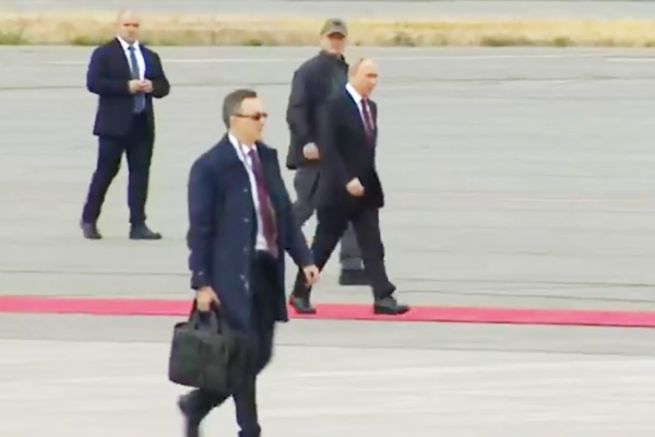 Putin's Bodyguards Carried 'Poop Suitcase' to Alaska Summit