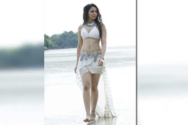 Rakul’s Bikini Treat: A Must Watch