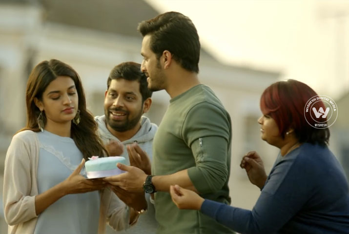 /media/k2/galleries/69500/Mr-Majnu-04