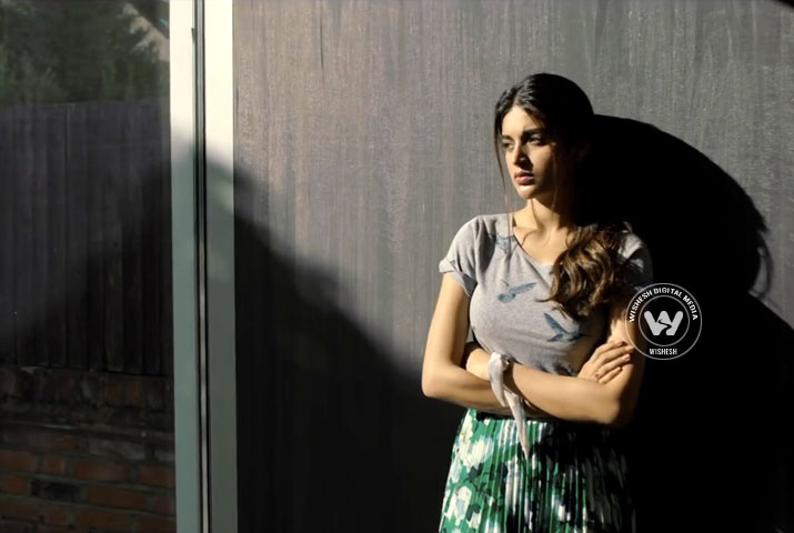 /media/k2/galleries/69500/Mr-Majnu-06