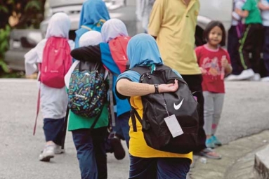 How Much Should Your Child&rsquo;s Backpack Weigh? Scientists Have the Answer