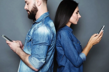 Happy Couples Have Similar Texting Habits, Suggests New Study Happy Couples Have Similar Texting Habits, Suggests New Study