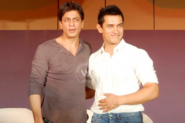 What's brewing between Aamir Khan, Shah Rukh Khan?},{What's brewing between Aamir Khan, Shah Rukh Khan?